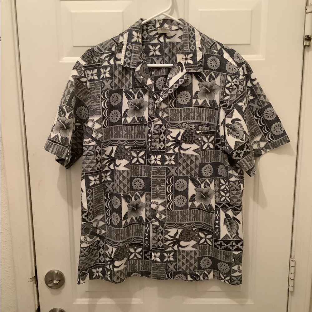 Hawaii shirt size Large